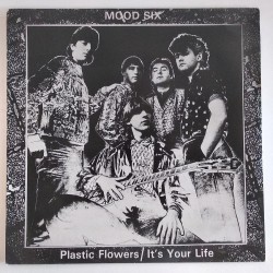Mood Six - Plastic Flowers 4001